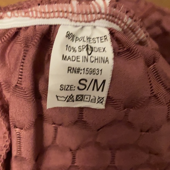 High Waisted booty defining Workout Leggings in Mauve - Picture 5 of 8